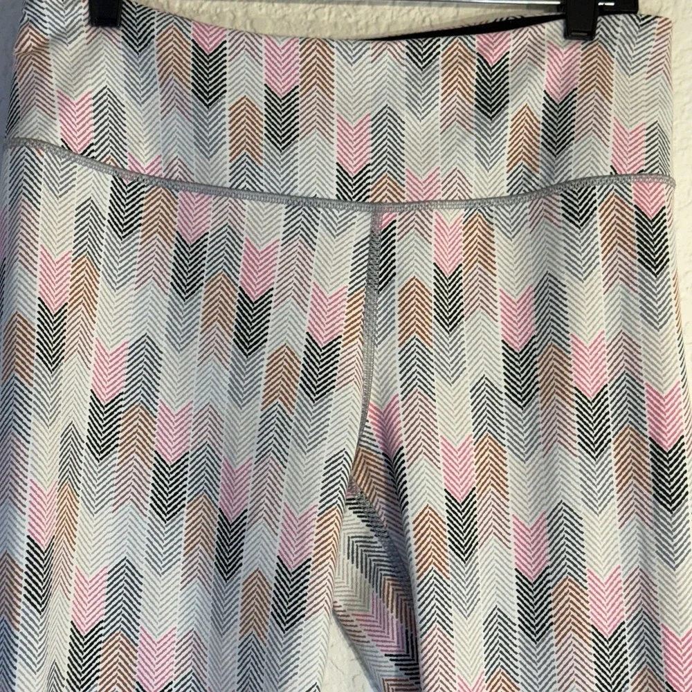 Victoria's Secret Sport 'Knockout' legging with‎ chevron arrow design / Womens L